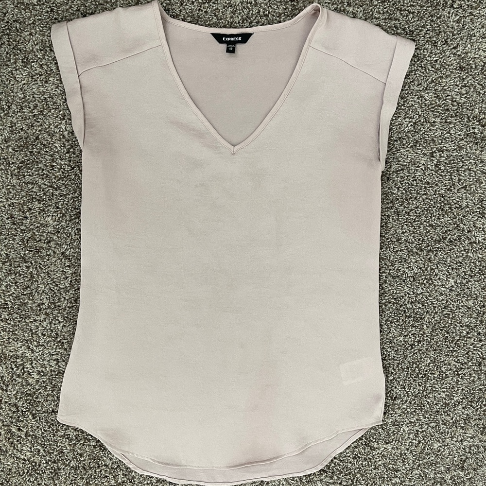 ⭐️5/$25Express V-Neck Gramercy Tee - Dusty Rose
